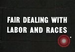 Standbild am Straßenrand Bars Tennessee United States USA, 1935, aus Sekunde 59 historischem Filmmaterial Videoclip 65675023096