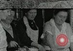Standbild Mission Arbeitnehmer Mahlzeit Campbell County Tennessee USA, 1935, aus Sekunde 1 historischem Filmmaterial Videoclip 65675023119