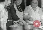 Standbild Mission Arbeitnehmer Mahlzeit Campbell County Tennessee USA, 1935, aus Sekunde 6 historischem Filmmaterial Videoclip 65675023119