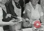 Standbild Mission Arbeitnehmer Mahlzeit Campbell County Tennessee USA, 1935, aus Sekunde 7 historischem Filmmaterial Videoclip 65675023119