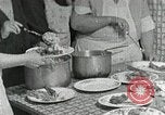 Standbild Mission Arbeitnehmer Mahlzeit Campbell County Tennessee USA, 1935, aus Sekunde 10 historischem Filmmaterial Videoclip 65675023119