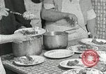Standbild Mission Arbeitnehmer Mahlzeit Campbell County Tennessee USA, 1935, aus Sekunde 11 historischem Filmmaterial Videoclip 65675023119