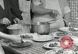Standbild Mission Arbeitnehmer Mahlzeit Campbell County Tennessee USA, 1935, aus Sekunde 12 historischem Filmmaterial Videoclip 65675023119