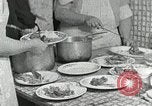Standbild Mission Arbeitnehmer Mahlzeit Campbell County Tennessee USA, 1935, aus Sekunde 15 historischem Filmmaterial Videoclip 65675023119