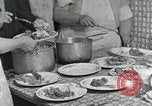 Standbild Mission Arbeitnehmer Mahlzeit Campbell County Tennessee USA, 1935, aus Sekunde 16 historischem Filmmaterial Videoclip 65675023119