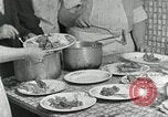 Standbild Mission Arbeitnehmer Mahlzeit Campbell County Tennessee USA, 1935, aus Sekunde 17 historischem Filmmaterial Videoclip 65675023119
