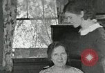 Standbild Mission Arbeitnehmer Mahlzeit Campbell County Tennessee USA, 1935, aus Sekunde 36 historischem Filmmaterial Videoclip 65675023119