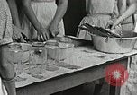 Immagine di Dimostrazione di decapaggio Campbell County Tennessee USA, 1935, secondo 35 filmato di repertorio 65675023120