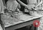 Immagine di Dimostrazione di decapaggio Campbell County Tennessee USA, 1935, secondo 40 filmato di repertorio 65675023120