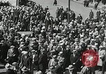 Standbild arbeitslose Männer demonstrieren während der Depression Minneapolis Minnesota USA, 1934, aus Sekunde 26 historischem Filmmaterial Videoclip 65675023138