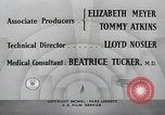 Standbild Dramatisierung über Geburtshilfe in Chicago Hospital United States USA, 1940, aus Sekunde 32 historischem Filmmaterial Videoclip 65675023140
