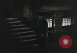 Standbild Dramatisierung über Ärzte Reaktion auf den Tod von Patienten in childbi United States USA, 1940, aus Sekunde 4 historischem Filmmaterial Videoclip 65675023141