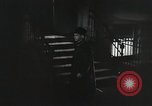Standbild Dramatisierung über Ärzte Reaktion auf den Tod von Patienten in childbi United States USA, 1940, aus Sekunde 5 historischem Filmmaterial Videoclip 65675023141