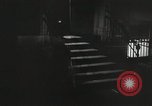 Standbild Dramatisierung über Ärzte Reaktion auf den Tod von Patienten in childbi United States USA, 1940, aus Sekunde 6 historischem Filmmaterial Videoclip 65675023141