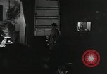 Standbild Dramatisierung über Ärzte Reaktion auf den Tod von Patienten in childbi United States USA, 1940, aus Sekunde 10 historischem Filmmaterial Videoclip 65675023141