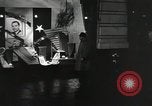 Standbild Dramatisierung über Ärzte Reaktion auf den Tod von Patienten in childbi United States USA, 1940, aus Sekunde 12 historischem Filmmaterial Videoclip 65675023141