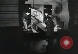 Standbild Dramatisierung über Ärzte Reaktion auf den Tod von Patienten in childbi United States USA, 1940, aus Sekunde 14 historischem Filmmaterial Videoclip 65675023141