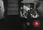 Standbild Dramatisierung über Ärzte Reaktion auf den Tod von Patienten in childbi United States USA, 1940, aus Sekunde 15 historischem Filmmaterial Videoclip 65675023141