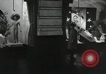 Standbild Dramatisierung über Ärzte Reaktion auf den Tod von Patienten in childbi United States USA, 1940, aus Sekunde 16 historischem Filmmaterial Videoclip 65675023141