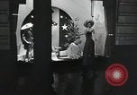 Standbild Dramatisierung über Ärzte Reaktion auf den Tod von Patienten in childbi United States USA, 1940, aus Sekunde 20 historischem Filmmaterial Videoclip 65675023141