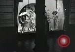Standbild Dramatisierung über Ärzte Reaktion auf den Tod von Patienten in childbi United States USA, 1940, aus Sekunde 21 historischem Filmmaterial Videoclip 65675023141