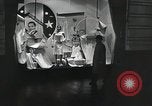 Standbild Dramatisierung über Ärzte Reaktion auf den Tod von Patienten in childbi United States USA, 1940, aus Sekunde 27 historischem Filmmaterial Videoclip 65675023141