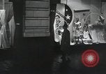 Standbild Dramatisierung über Ärzte Reaktion auf den Tod von Patienten in childbi United States USA, 1940, aus Sekunde 30 historischem Filmmaterial Videoclip 65675023141