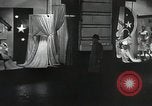 Standbild Dramatisierung über Ärzte Reaktion auf den Tod von Patienten in childbi United States USA, 1940, aus Sekunde 32 historischem Filmmaterial Videoclip 65675023141