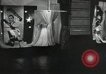 Standbild Dramatisierung über Ärzte Reaktion auf den Tod von Patienten in childbi United States USA, 1940, aus Sekunde 33 historischem Filmmaterial Videoclip 65675023141