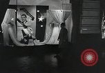 Standbild Dramatisierung über Ärzte Reaktion auf den Tod von Patienten in childbi United States USA, 1940, aus Sekunde 34 historischem Filmmaterial Videoclip 65675023141