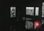 Standbild Dramatisierung über Ärzte Reaktion auf den Tod von Patienten in childbi United States USA, 1940, aus Sekunde 36 historischem Filmmaterial Videoclip 65675023141