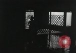Standbild Dramatisierung über Ärzte Reaktion auf den Tod von Patienten in childbi United States USA, 1940, aus Sekunde 37 historischem Filmmaterial Videoclip 65675023141