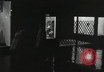 Standbild Dramatisierung über Ärzte Reaktion auf den Tod von Patienten in childbi United States USA, 1940, aus Sekunde 38 historischem Filmmaterial Videoclip 65675023141