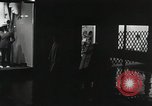 Standbild Dramatisierung über Ärzte Reaktion auf den Tod von Patienten in childbi United States USA, 1940, aus Sekunde 39 historischem Filmmaterial Videoclip 65675023141
