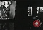 Standbild Dramatisierung über Ärzte Reaktion auf den Tod von Patienten in childbi United States USA, 1940, aus Sekunde 40 historischem Filmmaterial Videoclip 65675023141