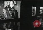 Standbild Dramatisierung über Ärzte Reaktion auf den Tod von Patienten in childbi United States USA, 1940, aus Sekunde 41 historischem Filmmaterial Videoclip 65675023141
