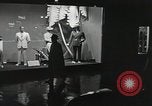 Standbild Dramatisierung über Ärzte Reaktion auf den Tod von Patienten in childbi United States USA, 1940, aus Sekunde 43 historischem Filmmaterial Videoclip 65675023141