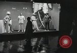 Standbild Dramatisierung über Ärzte Reaktion auf den Tod von Patienten in childbi United States USA, 1940, aus Sekunde 44 historischem Filmmaterial Videoclip 65675023141