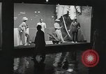 Standbild Dramatisierung über Ärzte Reaktion auf den Tod von Patienten in childbi United States USA, 1940, aus Sekunde 45 historischem Filmmaterial Videoclip 65675023141