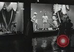 Standbild Dramatisierung über Ärzte Reaktion auf den Tod von Patienten in childbi United States USA, 1940, aus Sekunde 47 historischem Filmmaterial Videoclip 65675023141