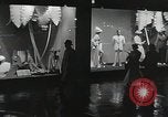 Standbild Dramatisierung über Ärzte Reaktion auf den Tod von Patienten in childbi United States USA, 1940, aus Sekunde 48 historischem Filmmaterial Videoclip 65675023141