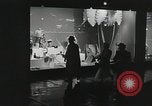 Standbild Dramatisierung über Ärzte Reaktion auf den Tod von Patienten in childbi United States USA, 1940, aus Sekunde 52 historischem Filmmaterial Videoclip 65675023141