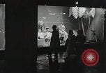 Standbild Dramatisierung über Ärzte Reaktion auf den Tod von Patienten in childbi United States USA, 1940, aus Sekunde 53 historischem Filmmaterial Videoclip 65675023141
