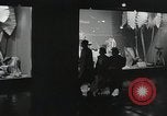 Standbild Dramatisierung über Ärzte Reaktion auf den Tod von Patienten in childbi United States USA, 1940, aus Sekunde 54 historischem Filmmaterial Videoclip 65675023141