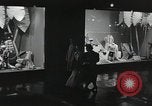 Standbild Dramatisierung über Ärzte Reaktion auf den Tod von Patienten in childbi United States USA, 1940, aus Sekunde 55 historischem Filmmaterial Videoclip 65675023141