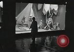 Standbild Dramatisierung über Ärzte Reaktion auf den Tod von Patienten in childbi United States USA, 1940, aus Sekunde 61 historischem Filmmaterial Videoclip 65675023141