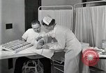 Standbild Protein Allergie test Detroit Michigan Henry Ford Hospital USA, 1936, aus Sekunde 9 historischem Filmmaterial Videoclip 65675023149