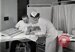 Standbild Protein Allergie test Detroit Michigan Henry Ford Hospital USA, 1936, aus Sekunde 13 historischem Filmmaterial Videoclip 65675023149
