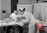Standbild Protein Allergie test Detroit Michigan Henry Ford Hospital USA, 1936, aus Sekunde 16 historischem Filmmaterial Videoclip 65675023149