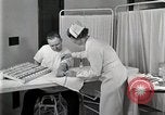 Standbild Protein Allergie test Detroit Michigan Henry Ford Hospital USA, 1936, aus Sekunde 17 historischem Filmmaterial Videoclip 65675023149
